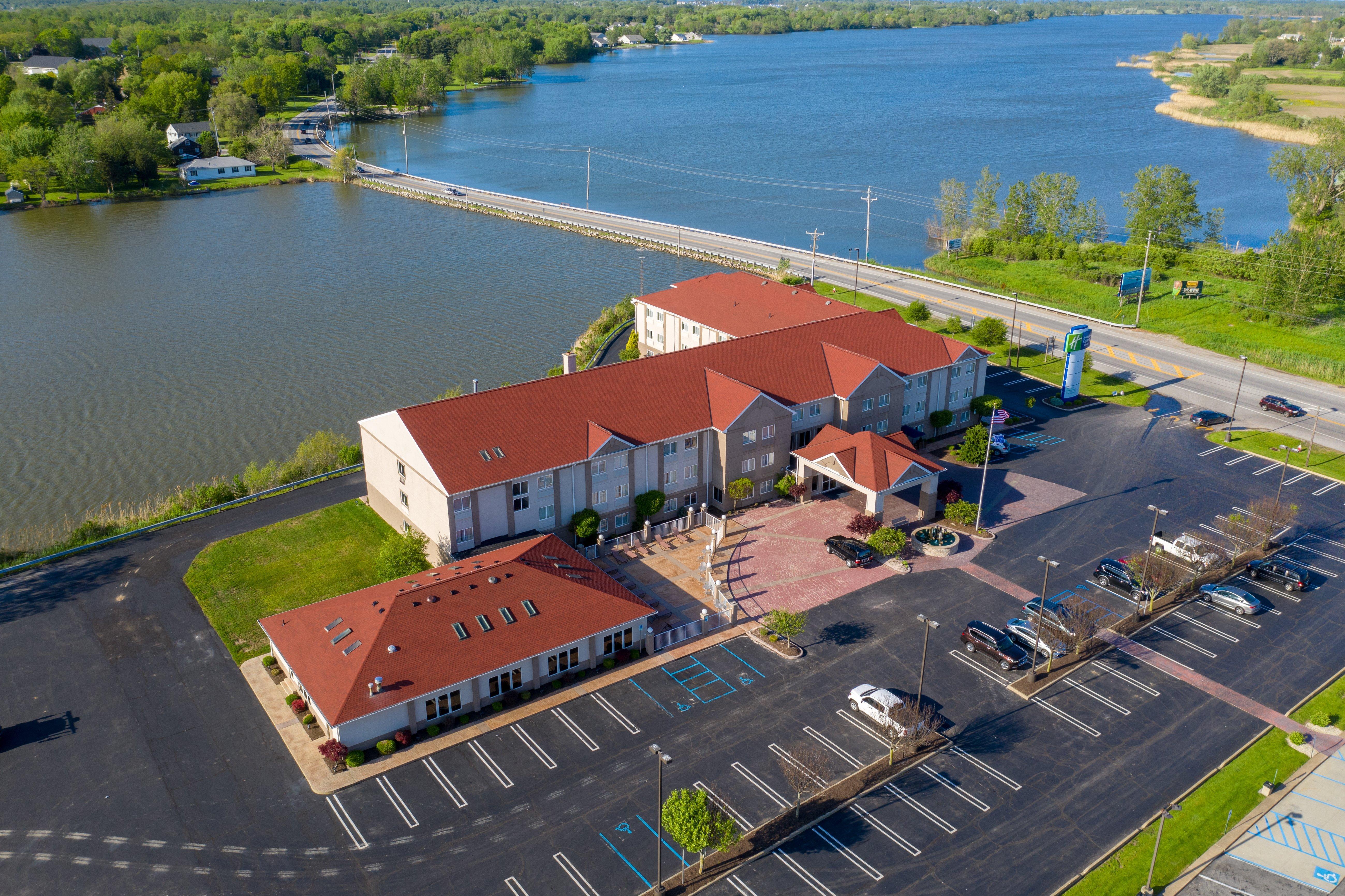 Holiday Inn Express Hotel & Suites Port Clinton-Catawba Island By Ihg Exterior photo