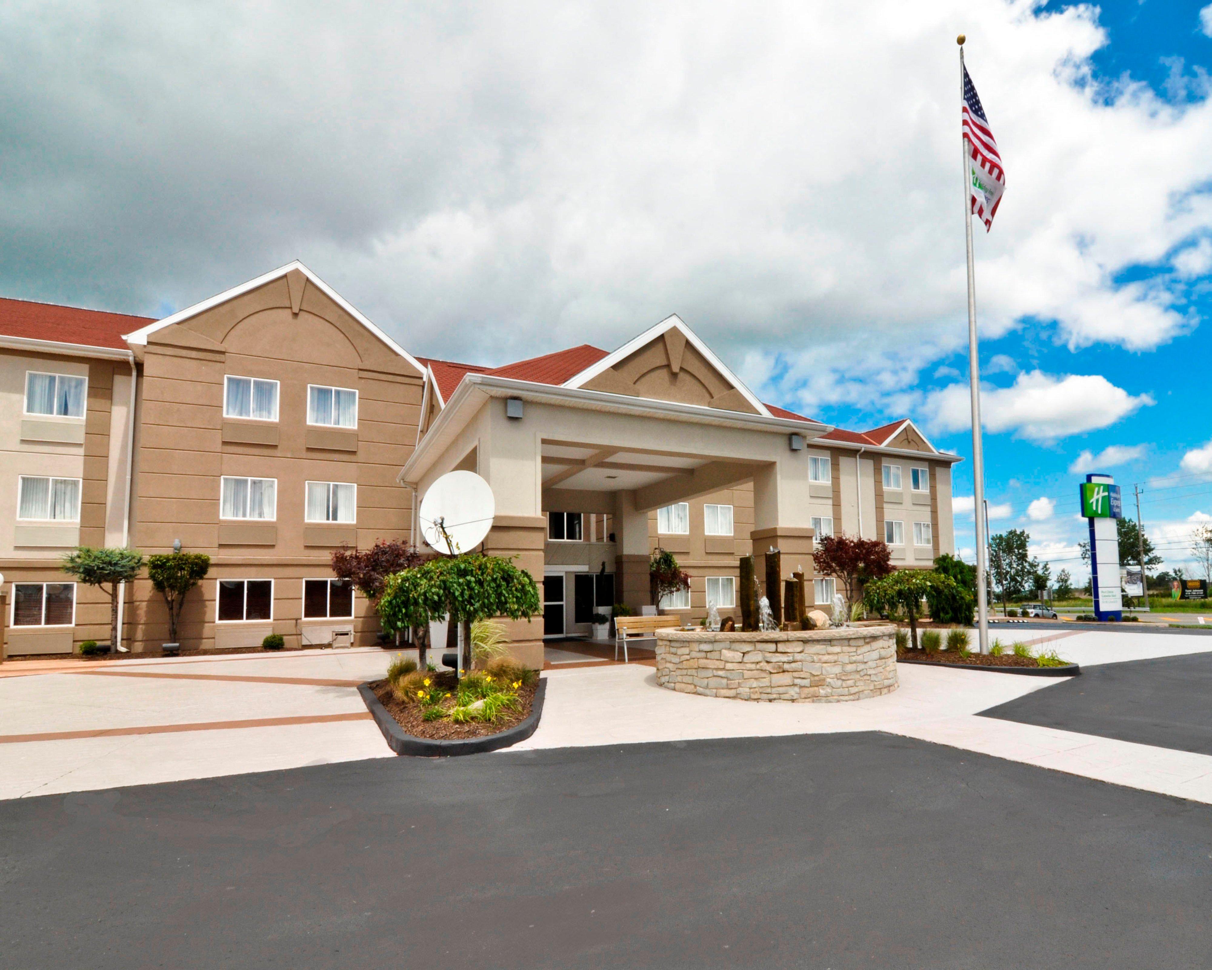 Holiday Inn Express Hotel & Suites Port Clinton-Catawba Island By Ihg Exterior photo